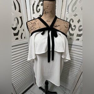 Flawed Vince Camuto Short Sleeve Blouse Medium Black and White